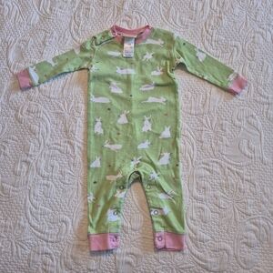Hatley girls  size 3-6 months green pajama with bunny design snap closure VGUC